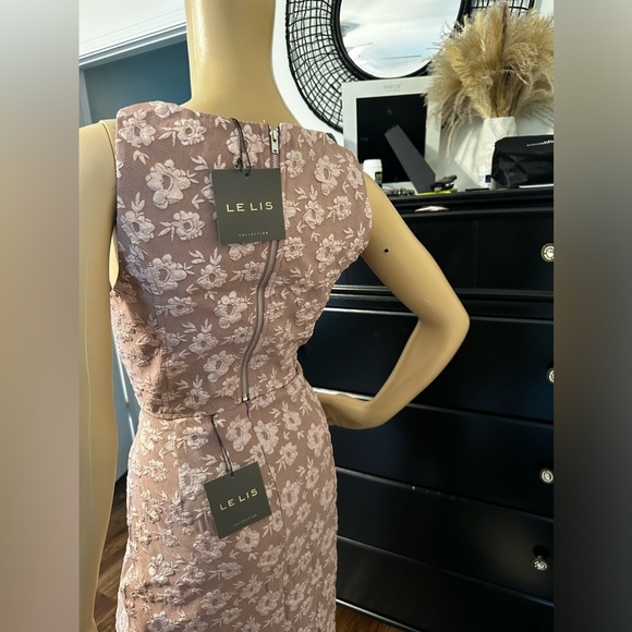 NWT-Floral Embroidered Corset Top Long Waist Skirt Set - Picture 8 of 9